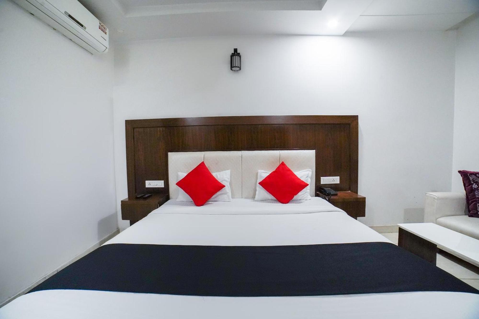 Hotel Collection O Prem Ratna Dehradun Zewnętrze zdjęcie
