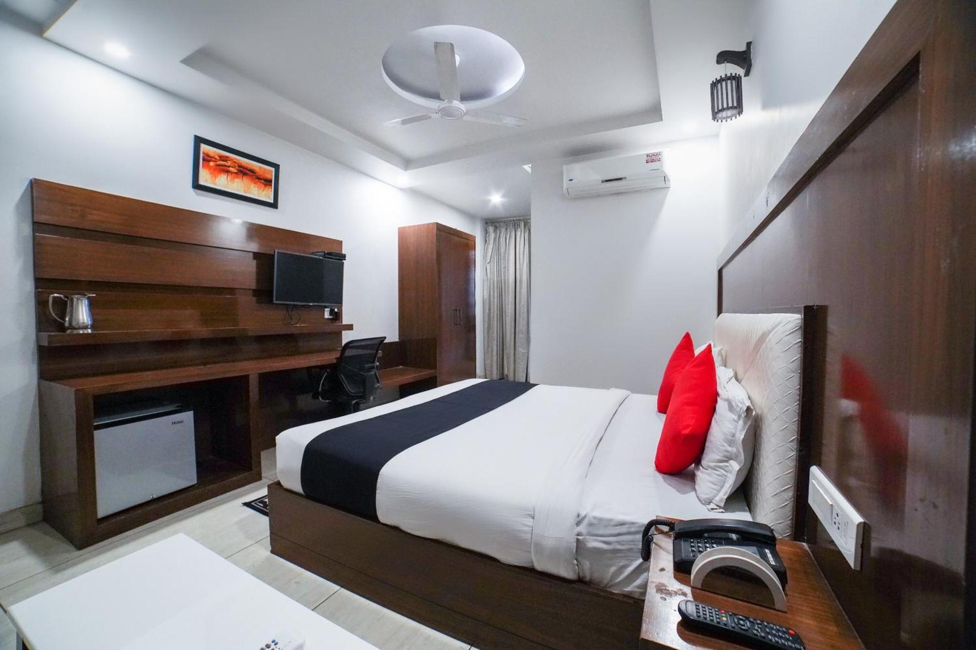 Hotel Collection O Prem Ratna Dehradun Zewnętrze zdjęcie