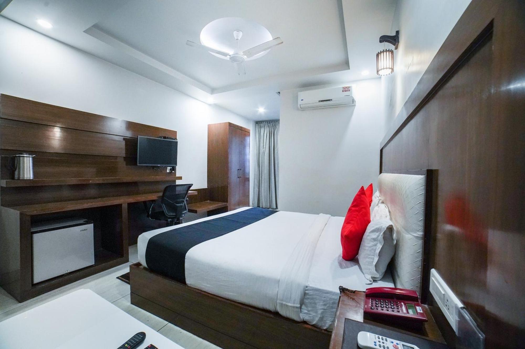 Hotel Collection O Prem Ratna Dehradun Zewnętrze zdjęcie