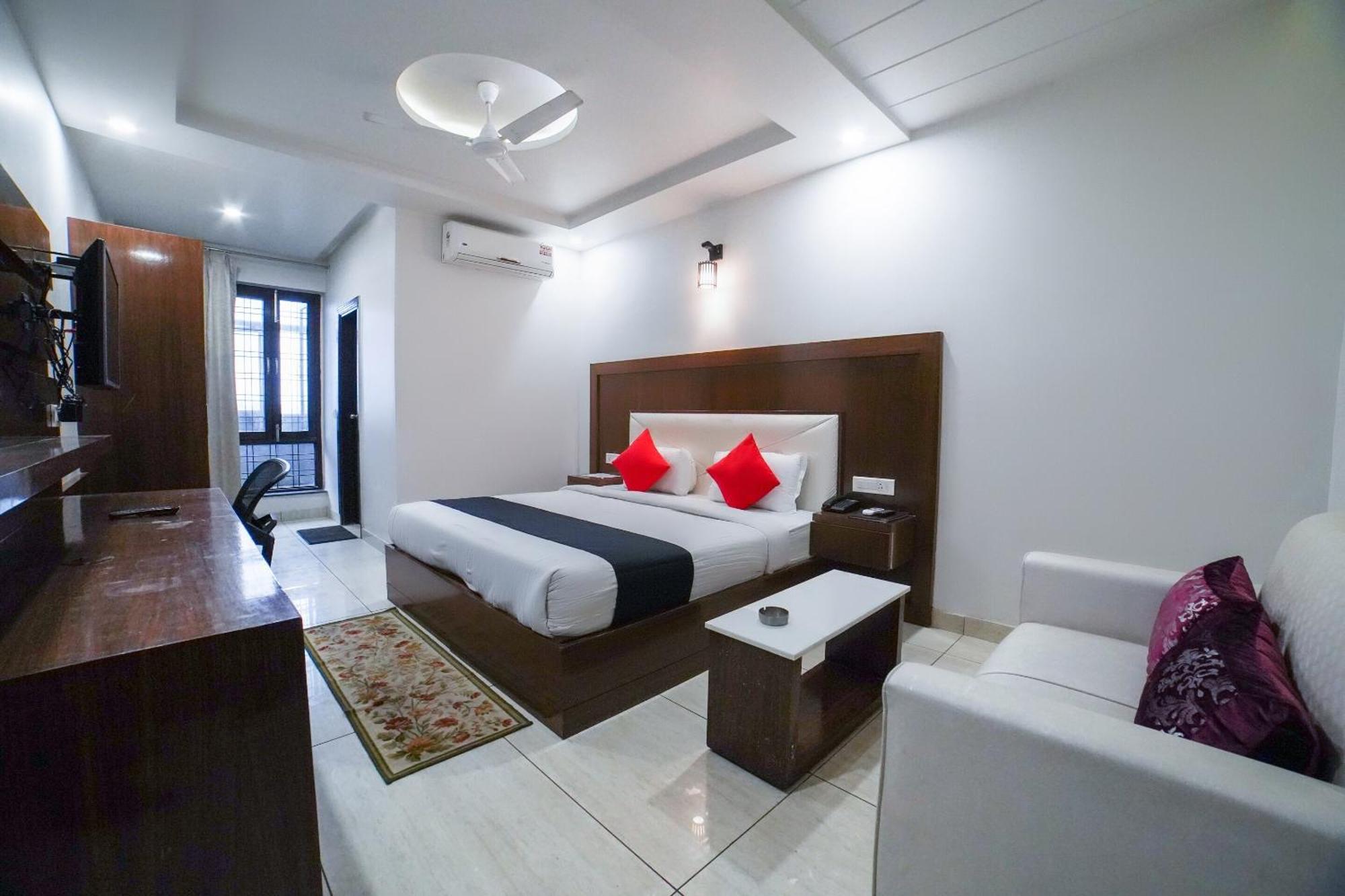 Hotel Collection O Prem Ratna Dehradun Zewnętrze zdjęcie