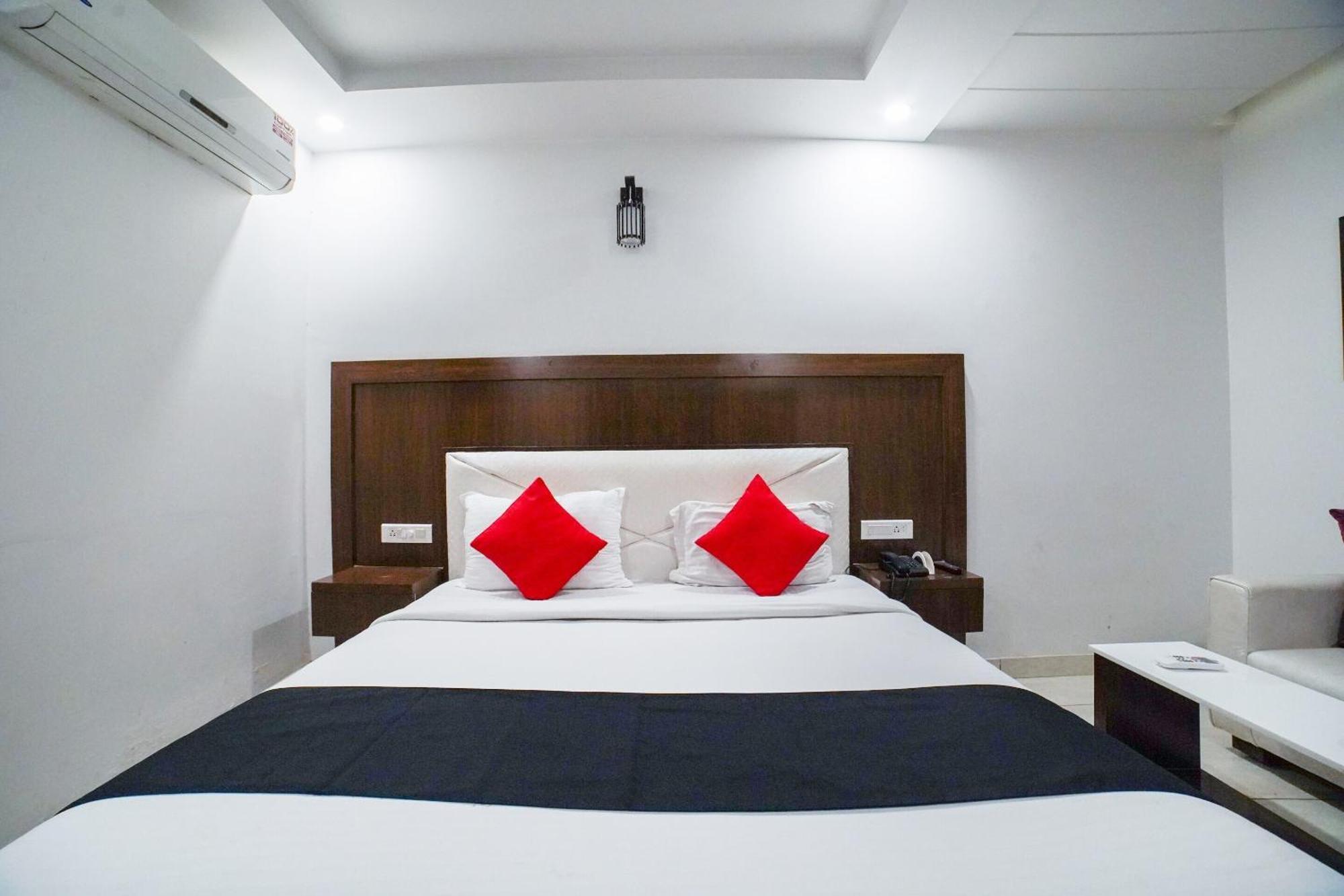Hotel Collection O Prem Ratna Dehradun Zewnętrze zdjęcie