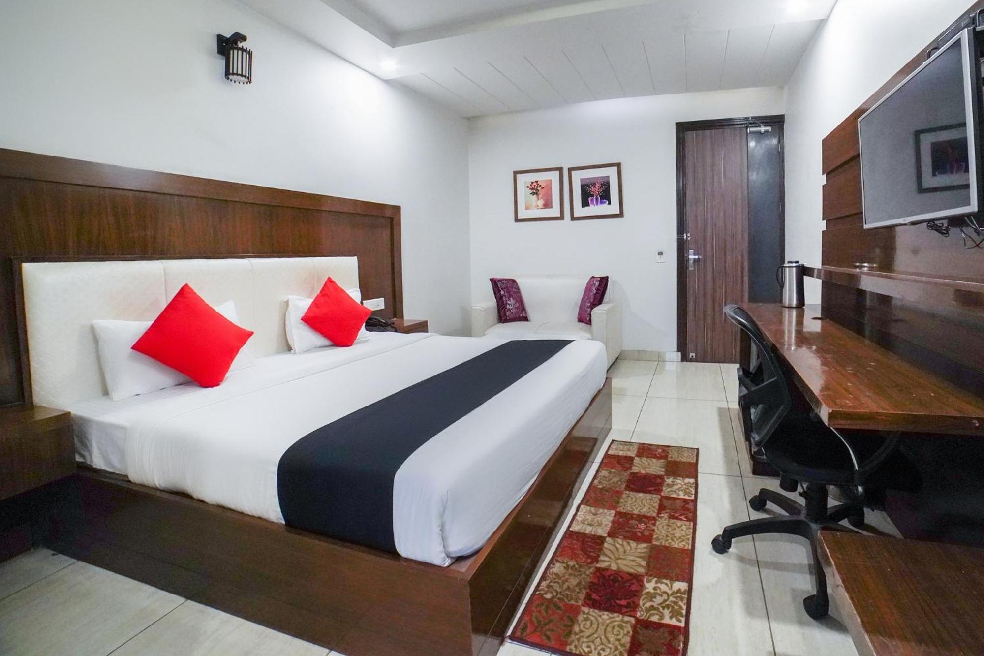 Hotel Collection O Prem Ratna Dehradun Zewnętrze zdjęcie