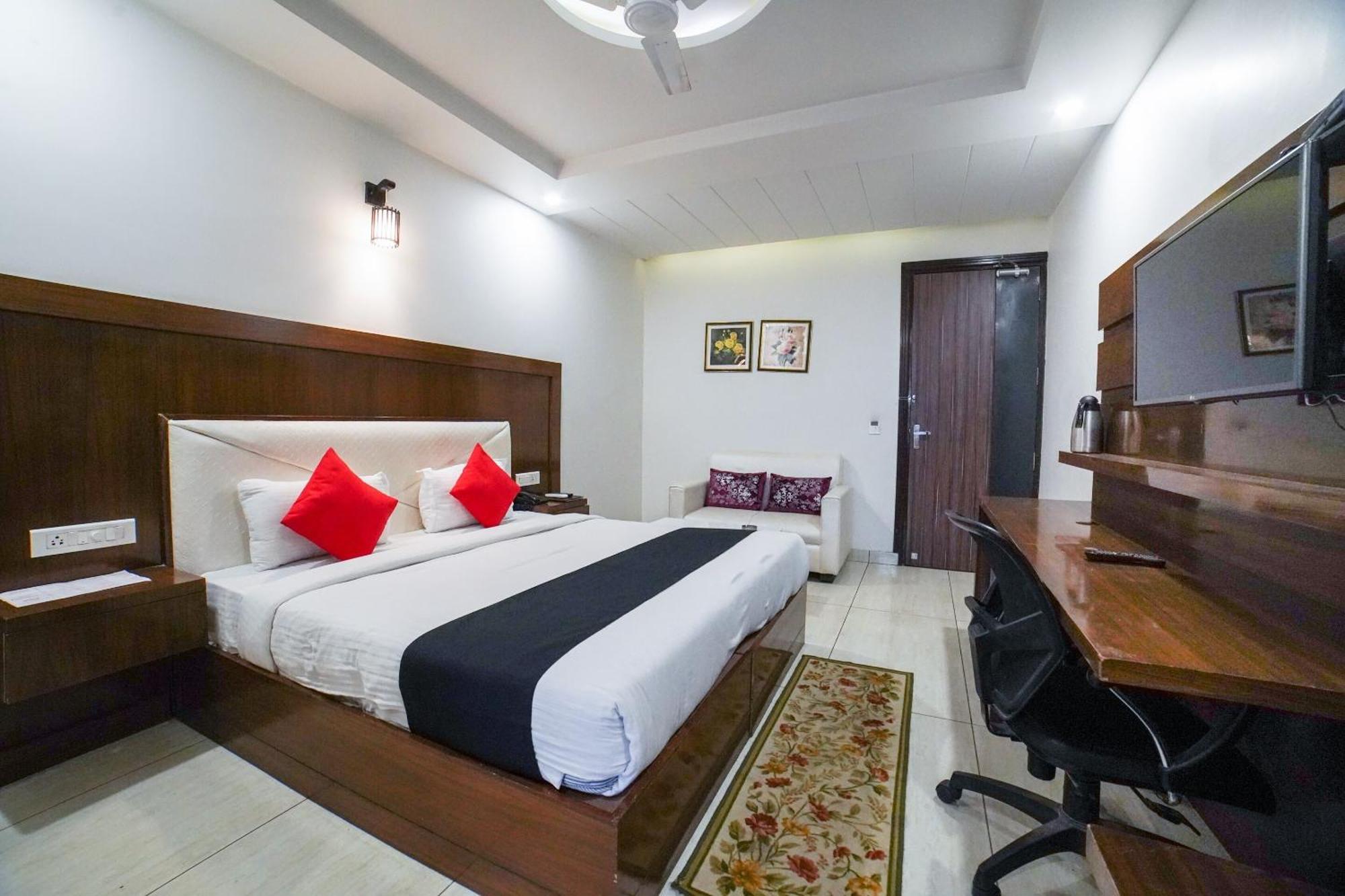 Hotel Collection O Prem Ratna Dehradun Zewnętrze zdjęcie