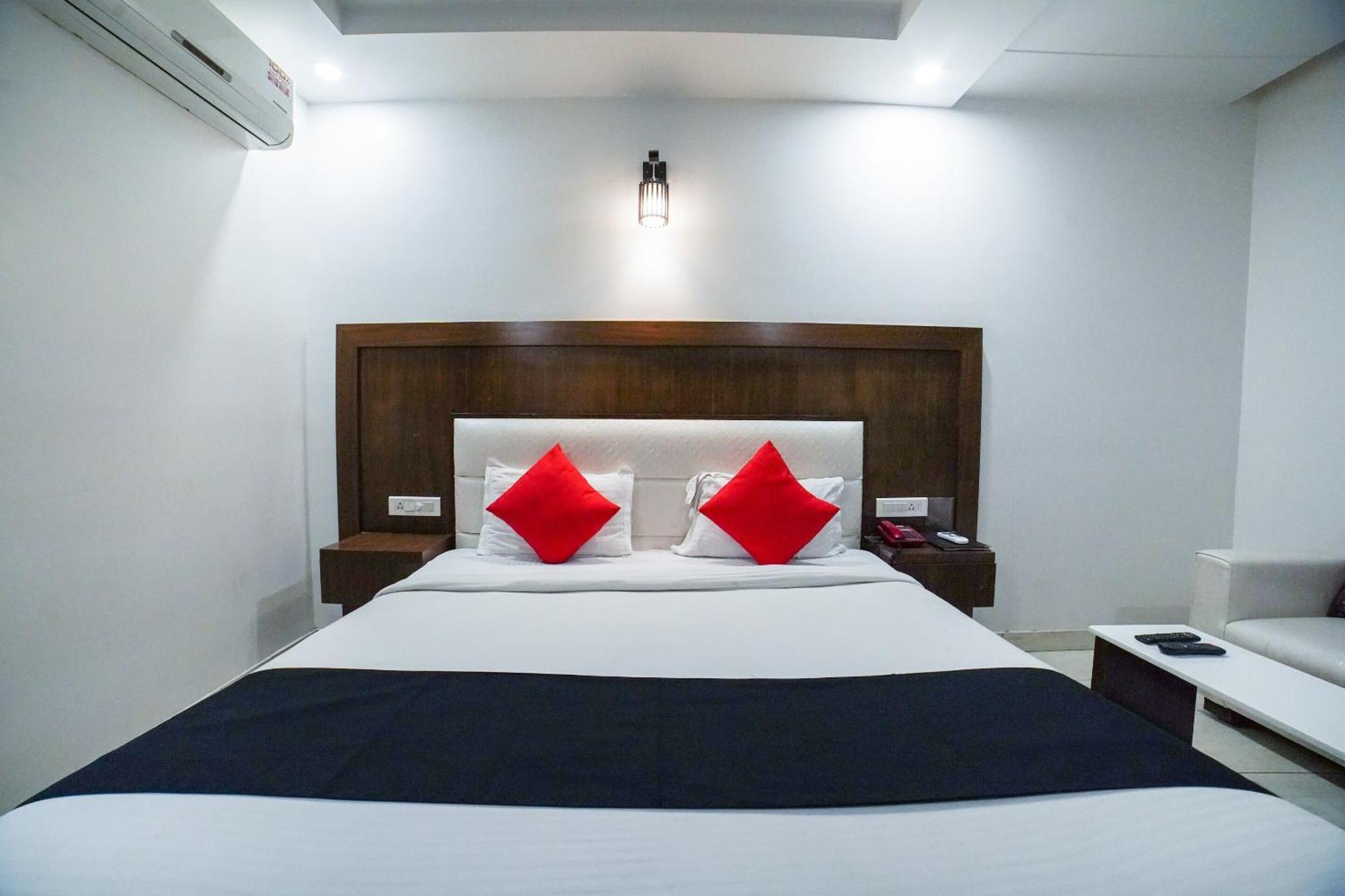 Hotel Collection O Prem Ratna Dehradun Zewnętrze zdjęcie