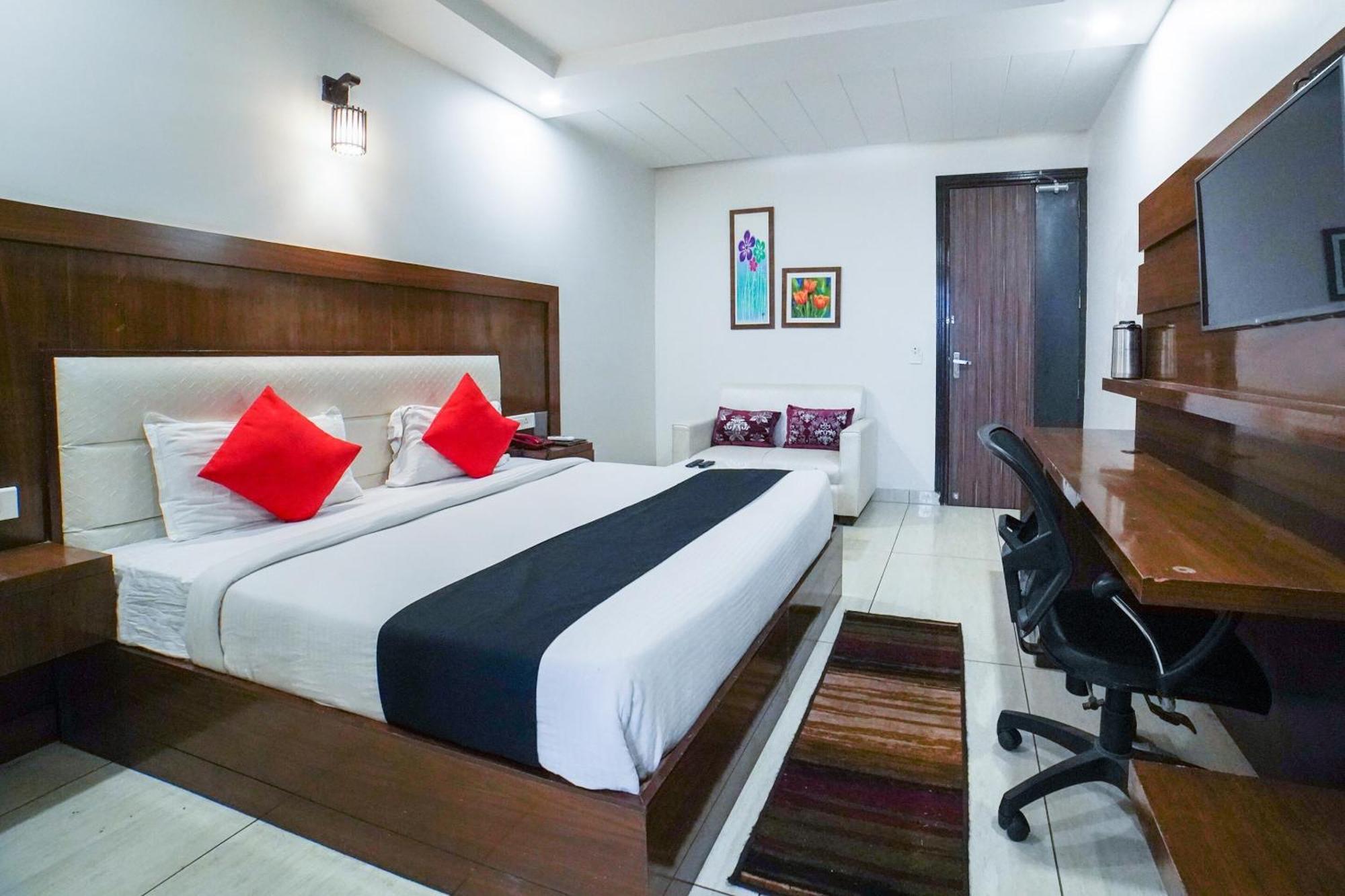Hotel Collection O Prem Ratna Dehradun Zewnętrze zdjęcie