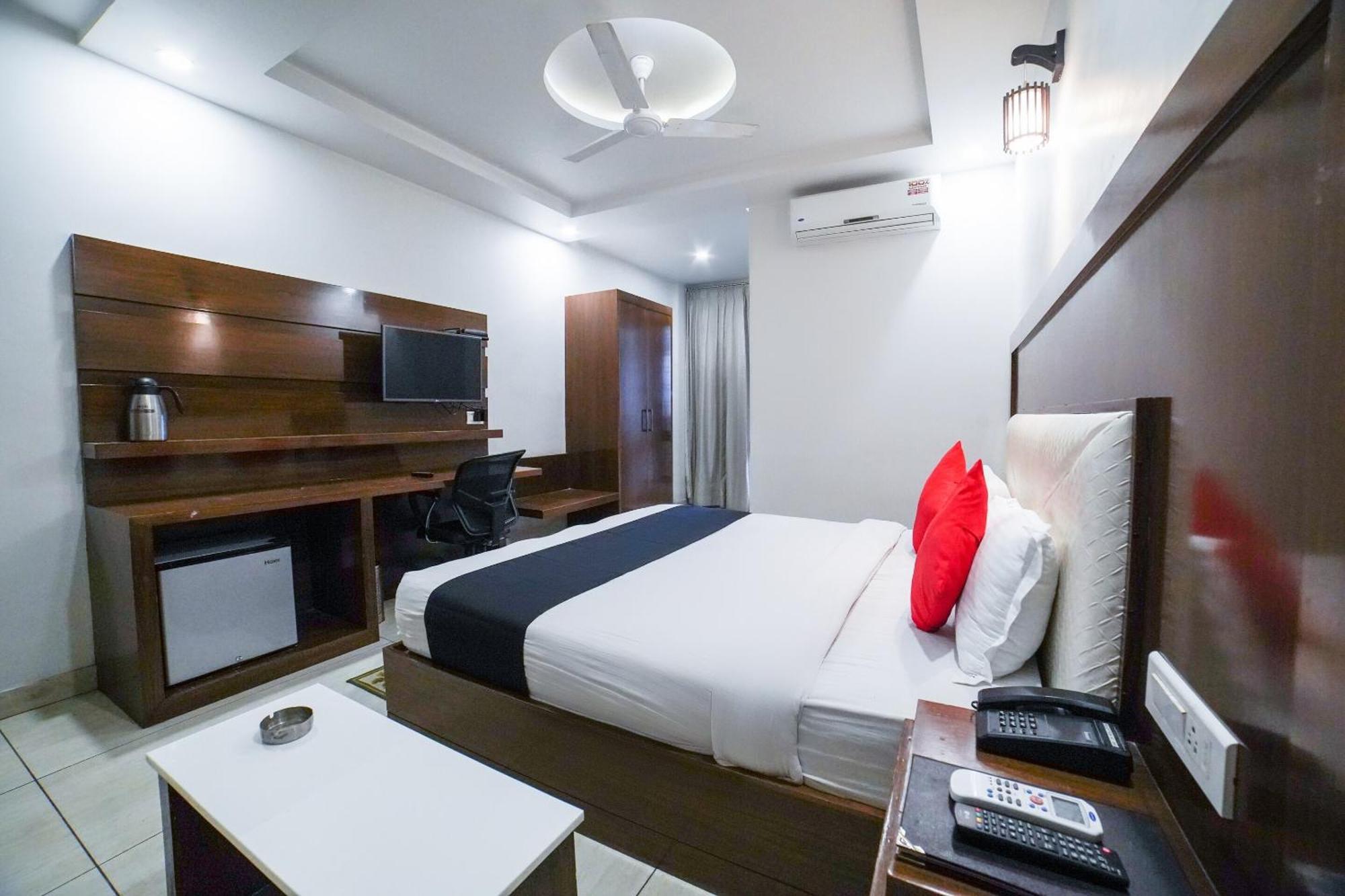Hotel Collection O Prem Ratna Dehradun Zewnętrze zdjęcie