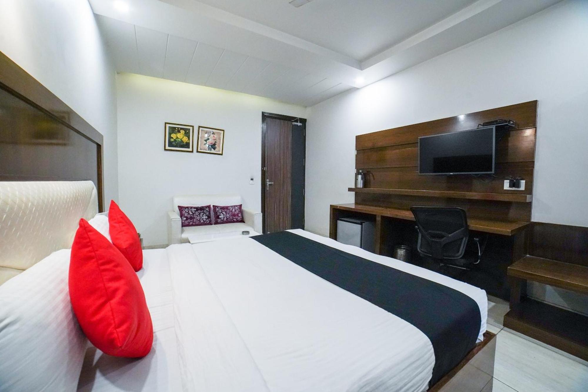 Hotel Collection O Prem Ratna Dehradun Zewnętrze zdjęcie