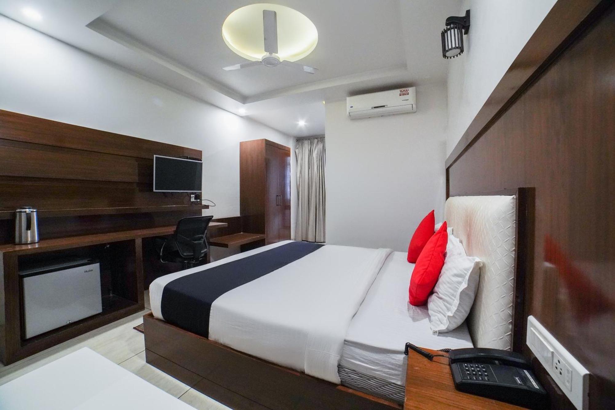 Hotel Collection O Prem Ratna Dehradun Zewnętrze zdjęcie