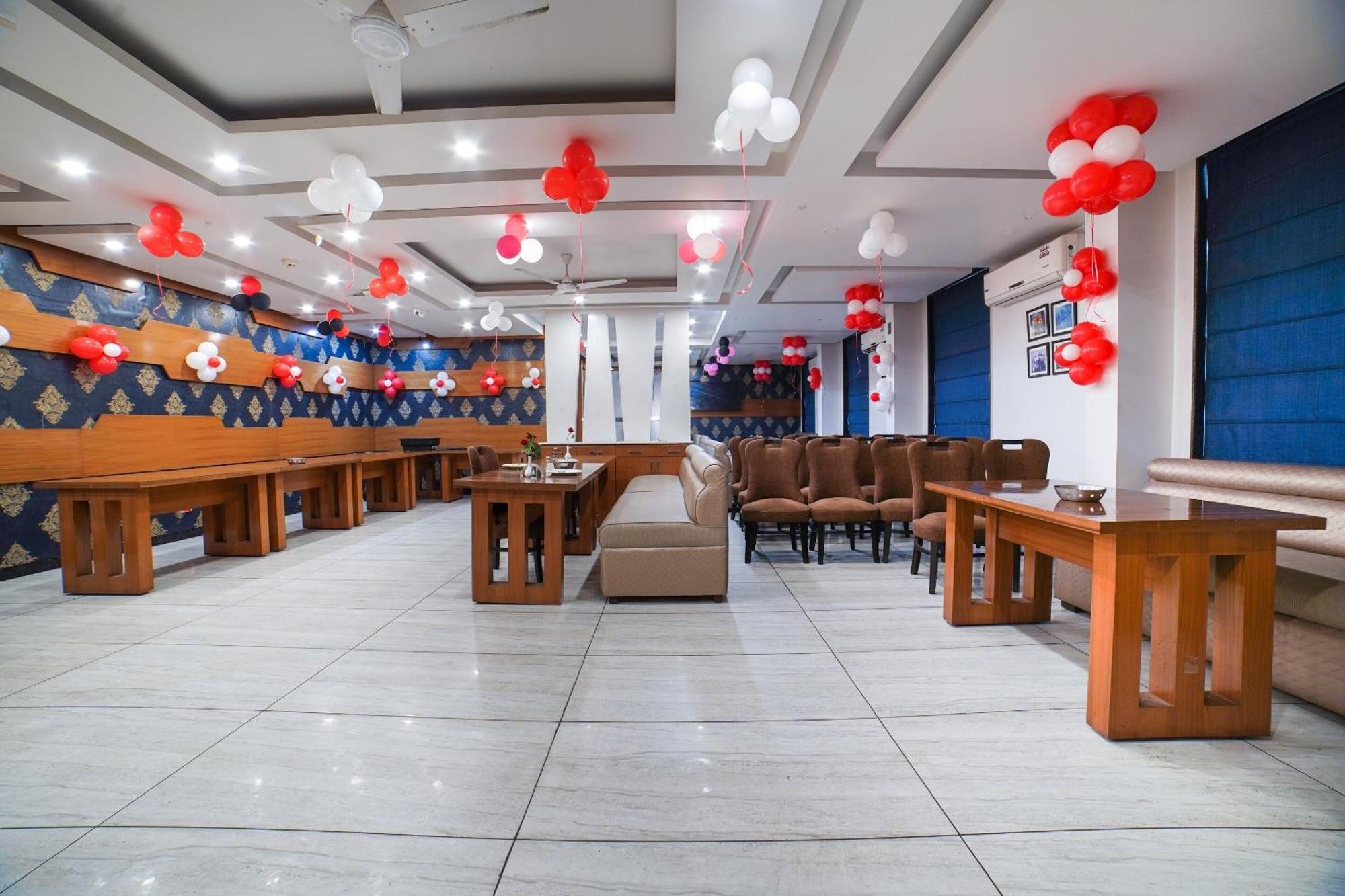 Hotel Collection O Prem Ratna Dehradun Zewnętrze zdjęcie